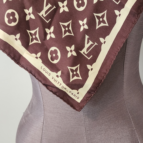 Louis Vuitton Monogram Brown and Cream Designer Scarf - Picture 2 of 7
